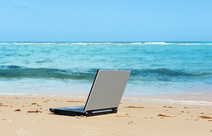 laptop work beach freelance