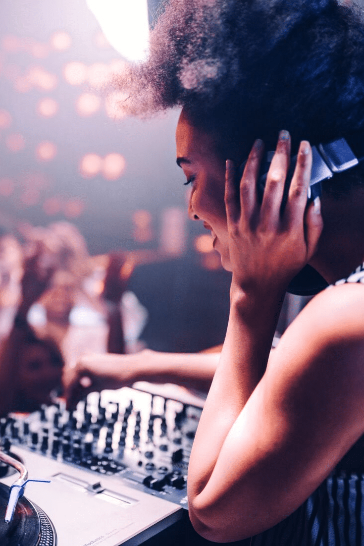 5 Expert Tips for Women on How to Become a DJ