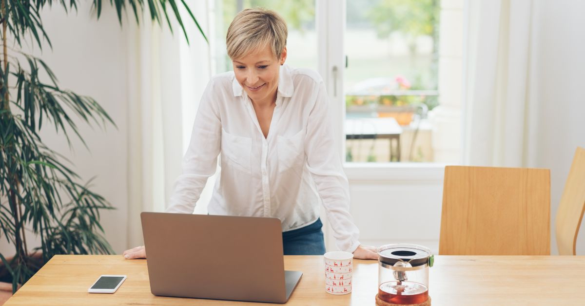 woman laptop standing