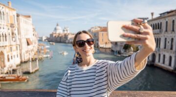woman travel selfie