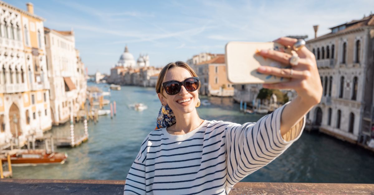 woman travel selfie